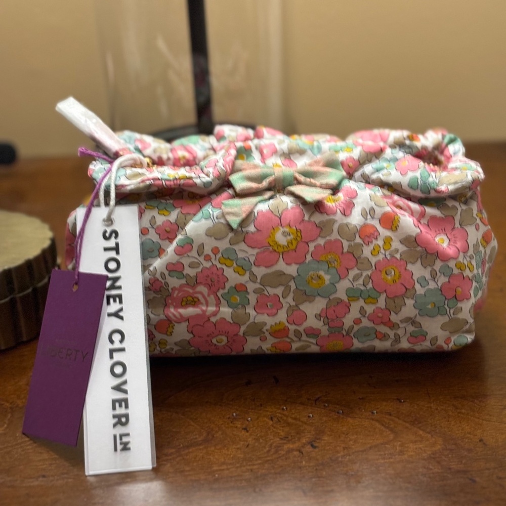 Stoney Clover Ln pouch